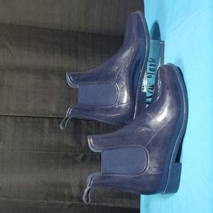Navy blue pull-on rain boots